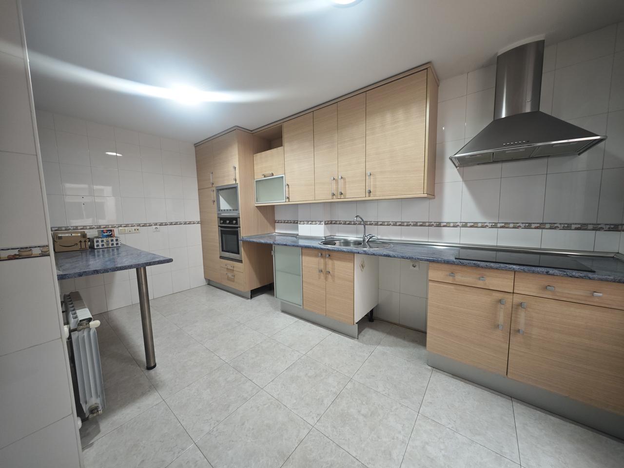 Casa / chalet en Avenida de la Constitución, Malpartida de Plasencia, Cáceres de 242 m2