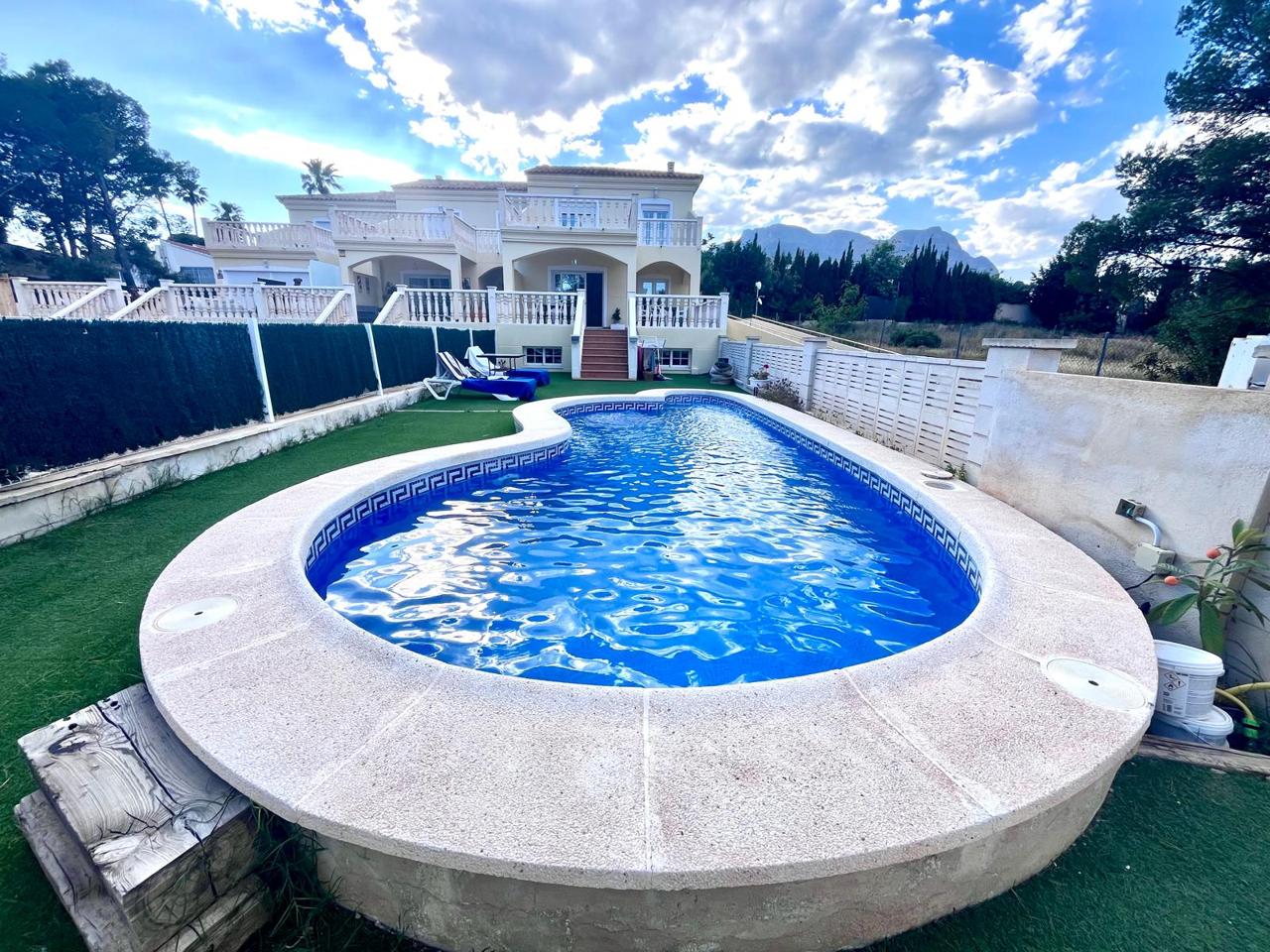 Casa / chalet en La Nucia, Alicante de 298 m2