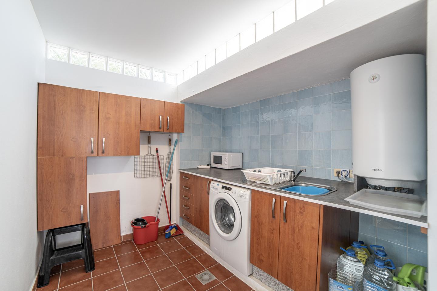 Impressive 4 Bed Villa with Pool & Fantastic Potential
