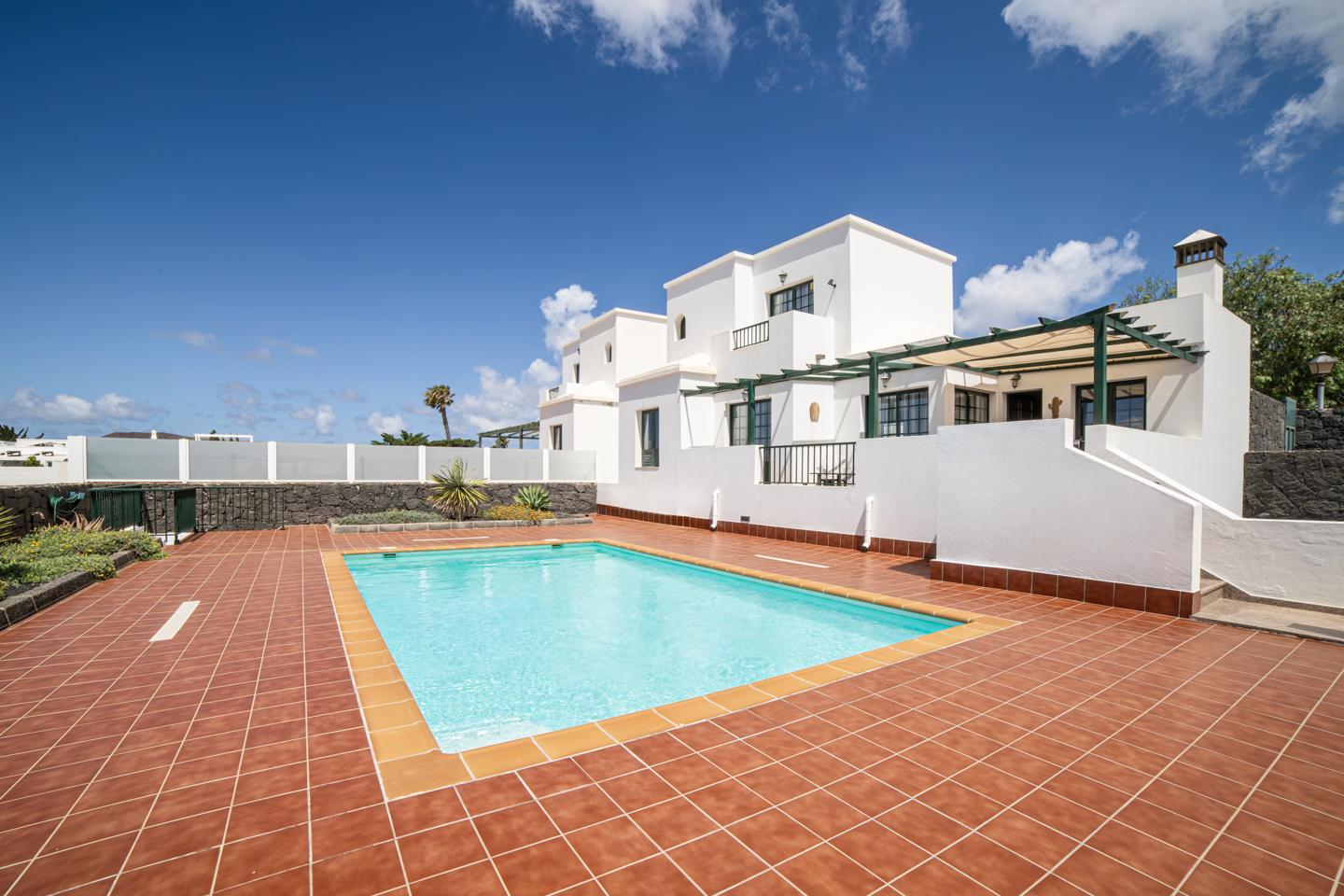 Impressive 4 Bed Villa with Pool & Fantastic Potential
