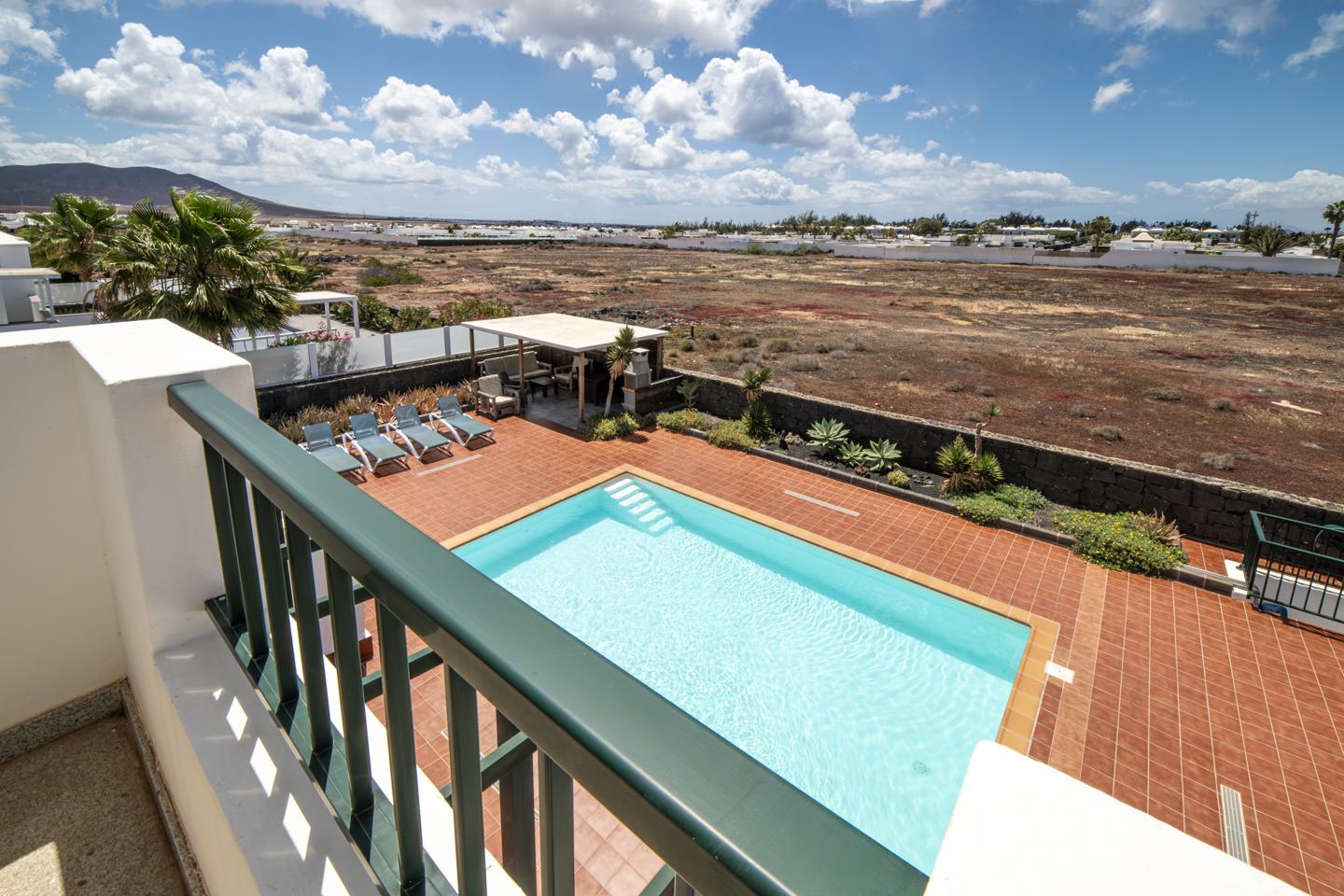 Impressive 4 Bed Villa with Pool & Fantastic Potential