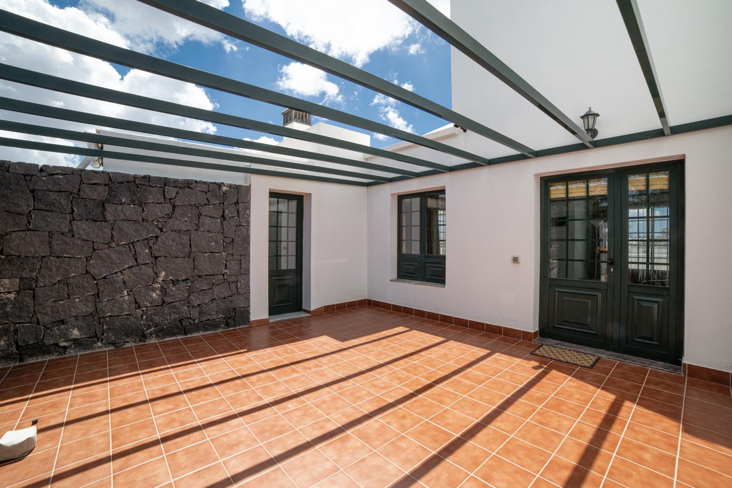Impressive 4 Bed Villa with Pool & Fantastic Potential