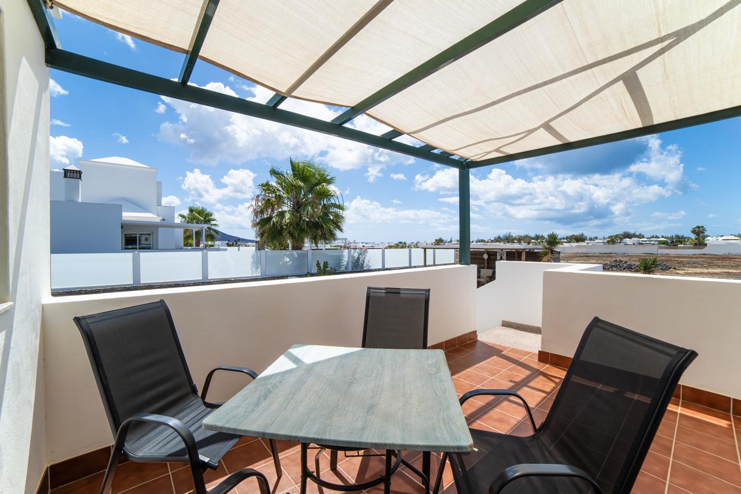 Impressive 4 Bed Villa with Pool & Fantastic Potential