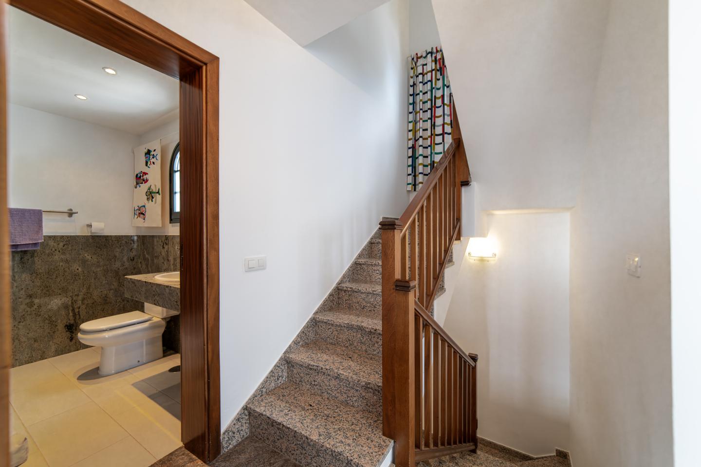 Impressive 4 Bed Villa with Pool & Fantastic Potential
