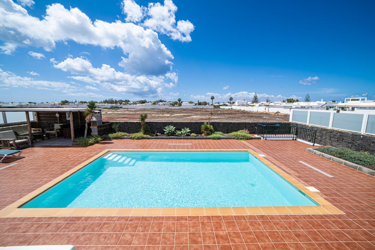 Impressive 4 Bed Villa with Pool & Fantastic Potential