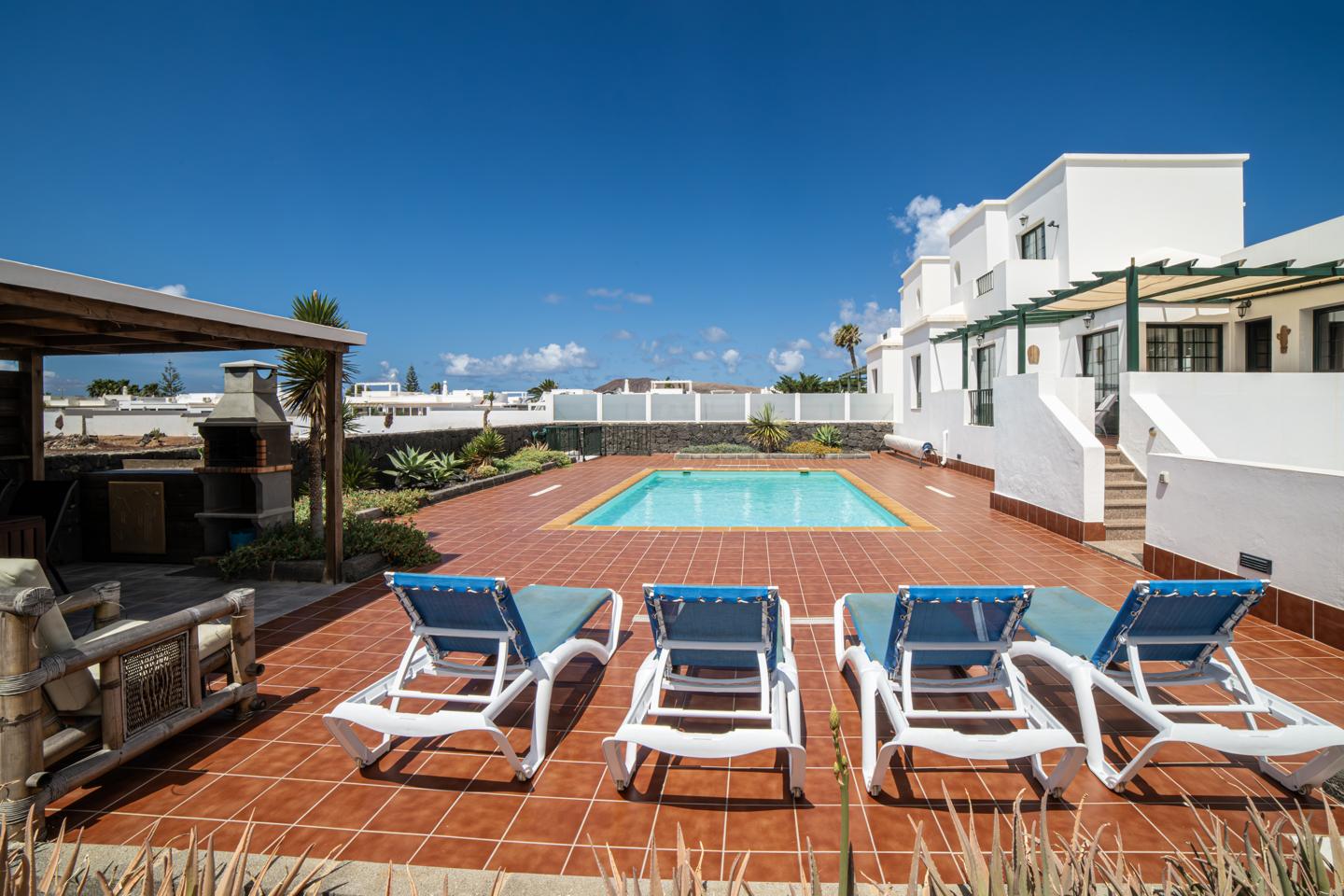 Impressive 4 Bed Villa with Pool & Fantastic Potential