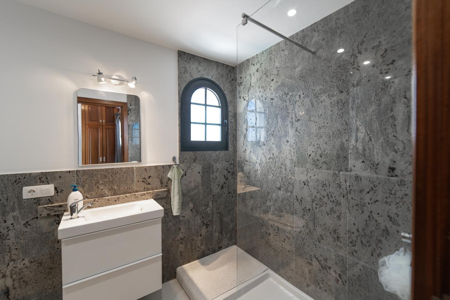 Impressive 4 Bed Villa with Pool & Fantastic Potential