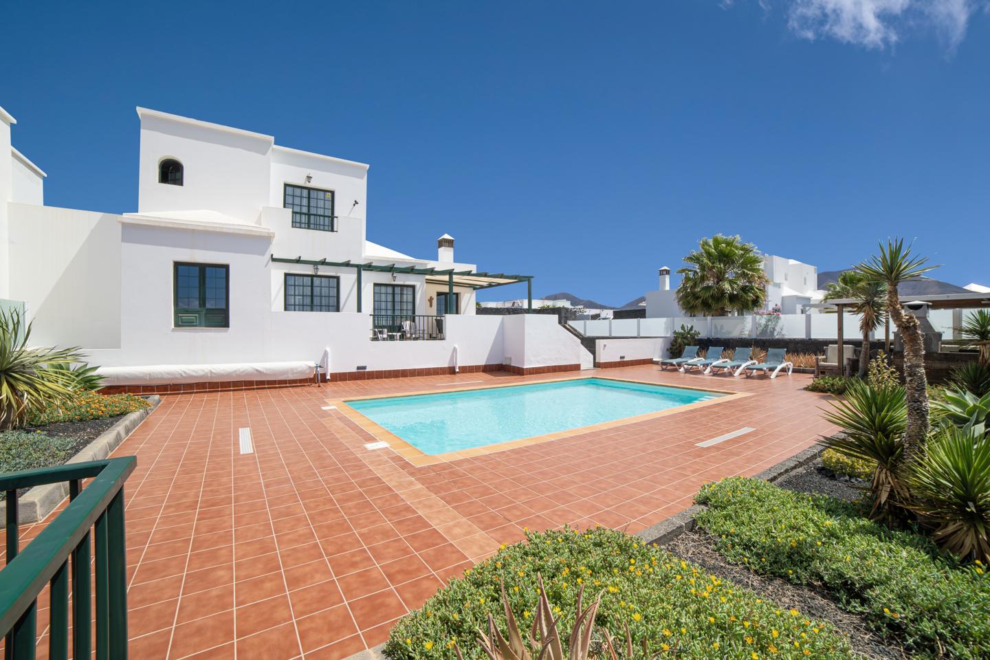 Impressive 4 Bed Villa with Pool & Fantastic Potential