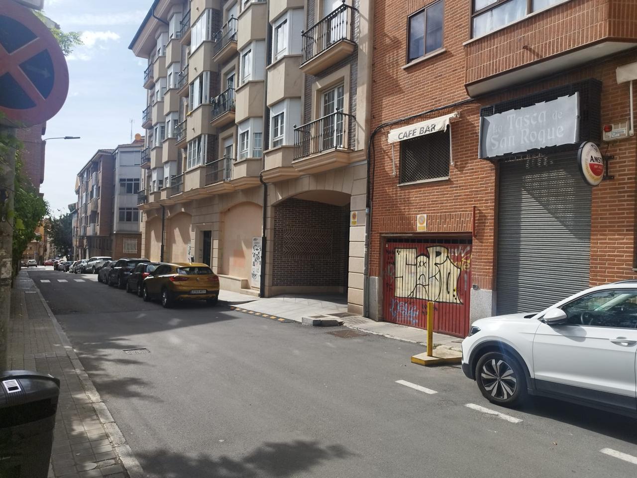 Plaza de garaje junto al Paseo de San Roque