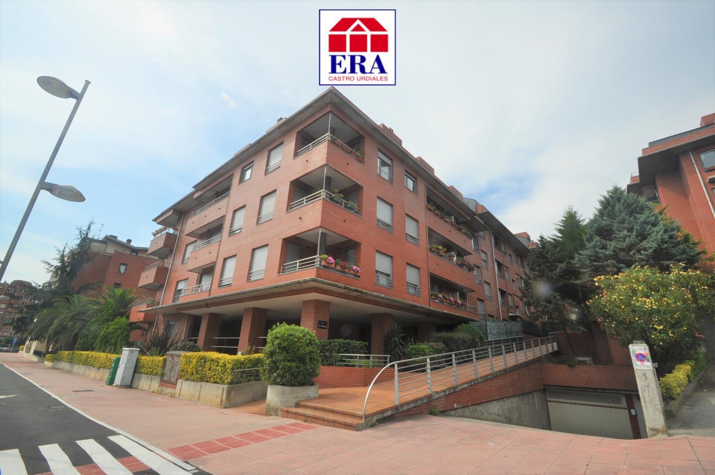 Plaza de parking en Calle Leonardo Rucabado, Castro-Urdiales, Cantabria de 15 m2