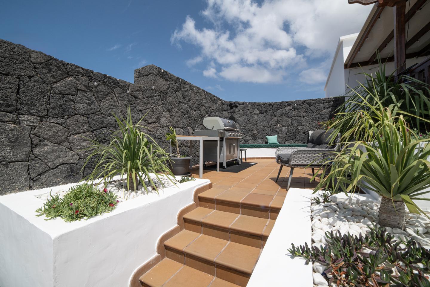 Exceptional 5 Bed Villa with Pool & Beautifully Appointed Interiors