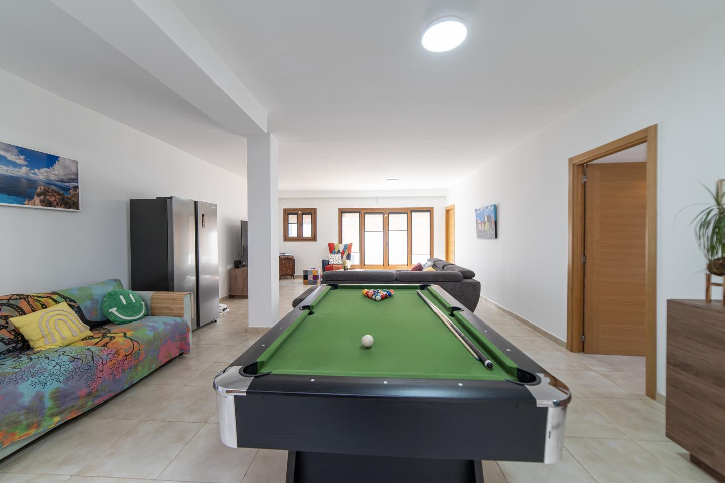 Exceptional 5 Bed Villa with Pool & Beautifully Appointed Interiors