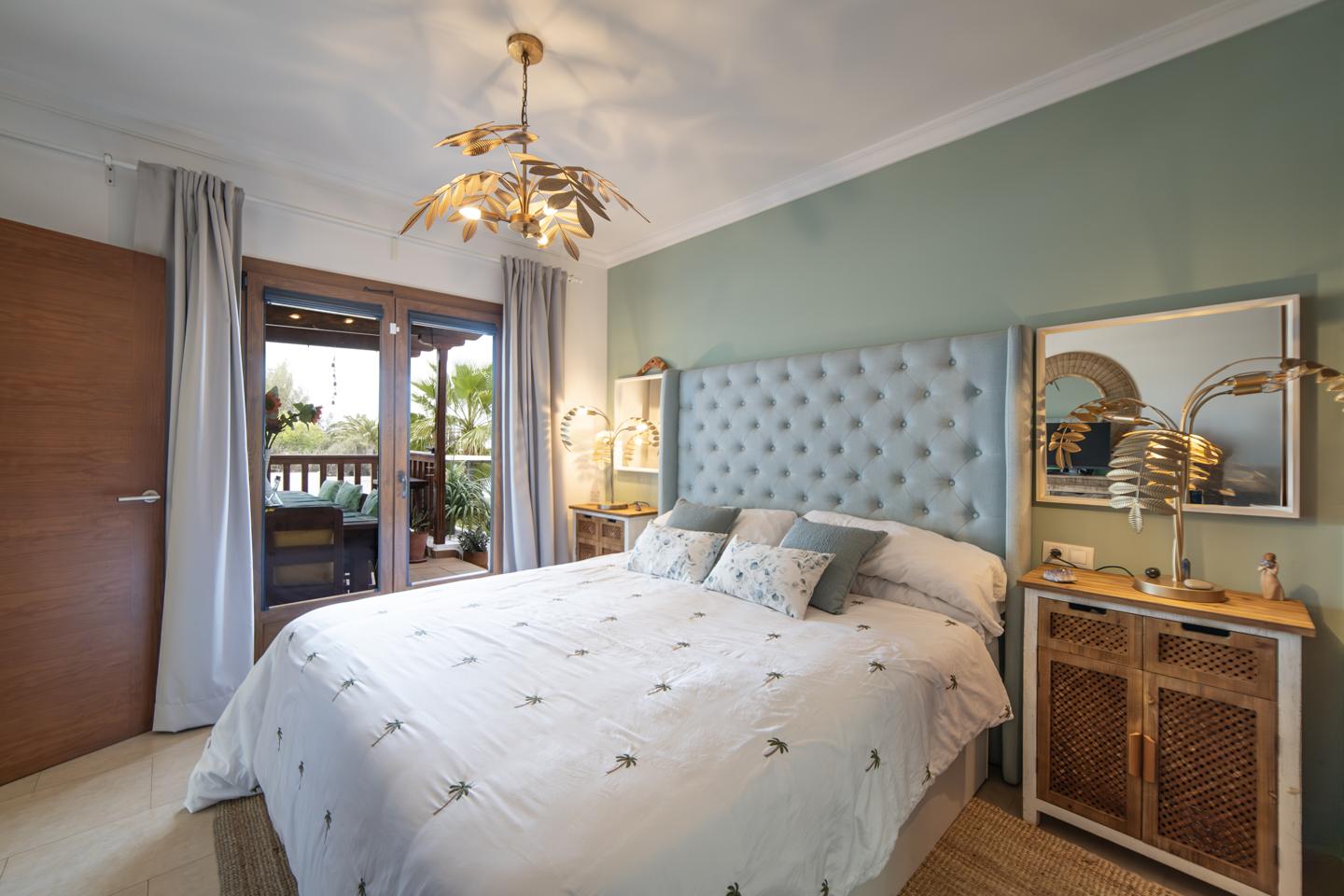 Exceptional 5 Bed Villa with Pool & Beautifully Appointed Interiors