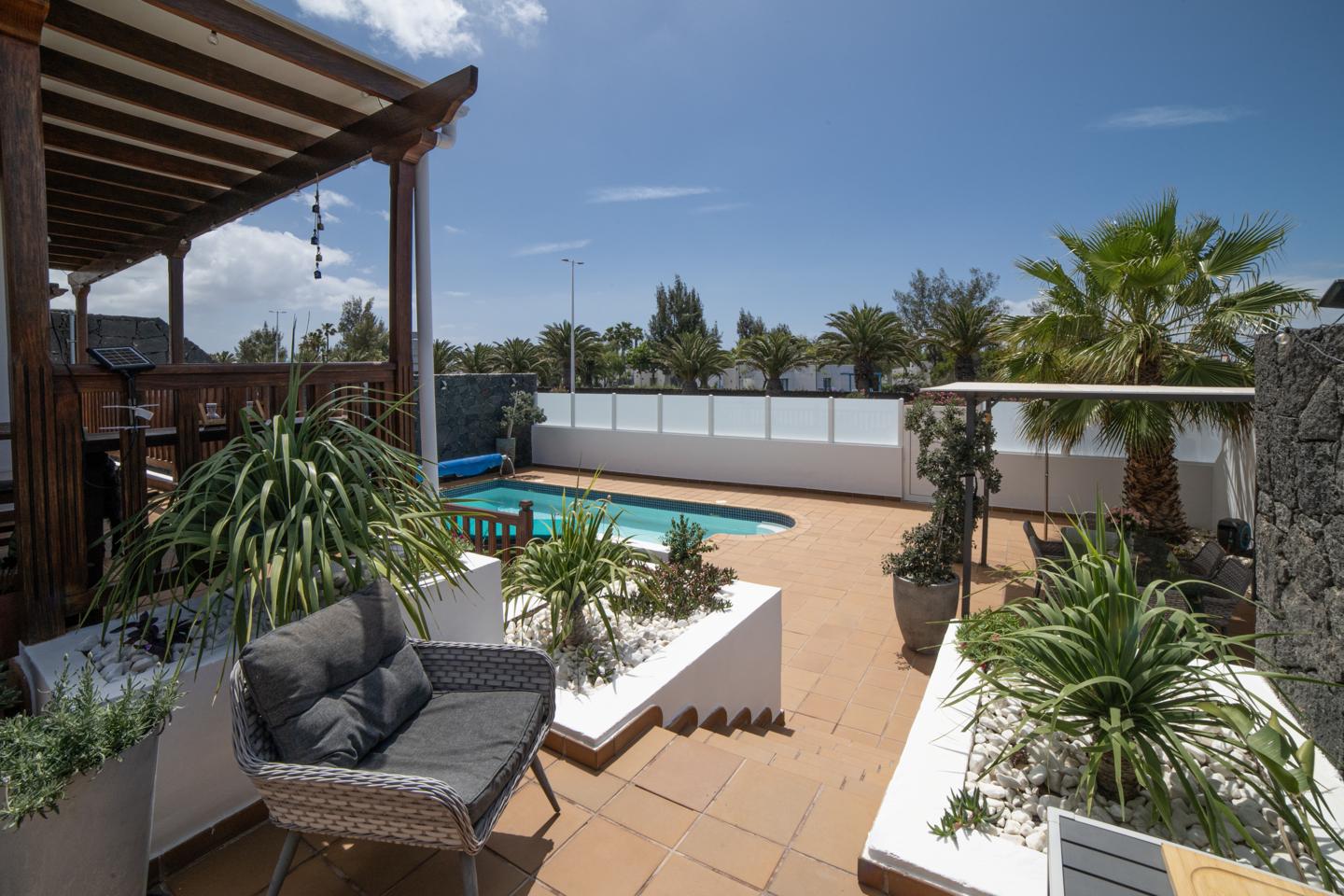 Exceptional 5 Bed Villa with Pool & Beautifully Appointed Interiors