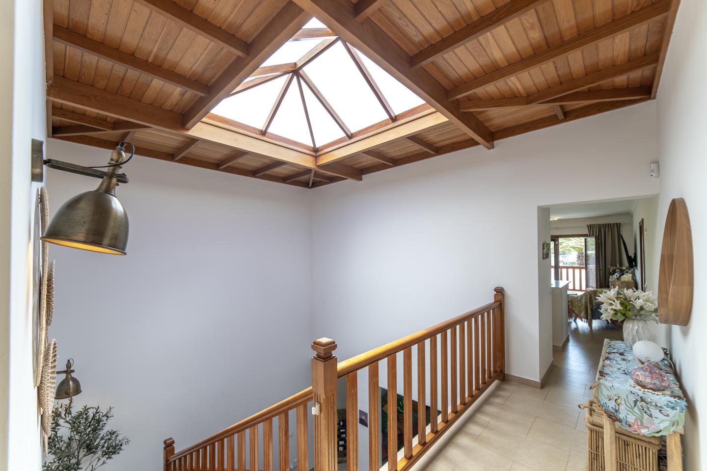 Exceptional 5 Bed Villa with Pool & Beautifully Appointed Interiors