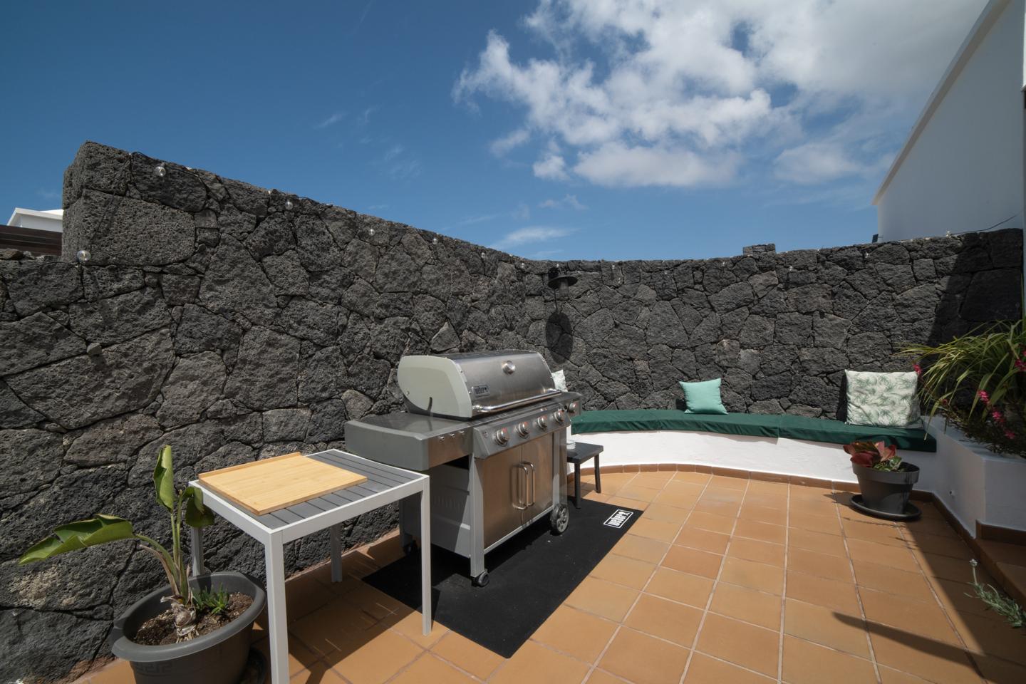 Exceptional 5 Bed Villa with Pool & Beautifully Appointed Interiors