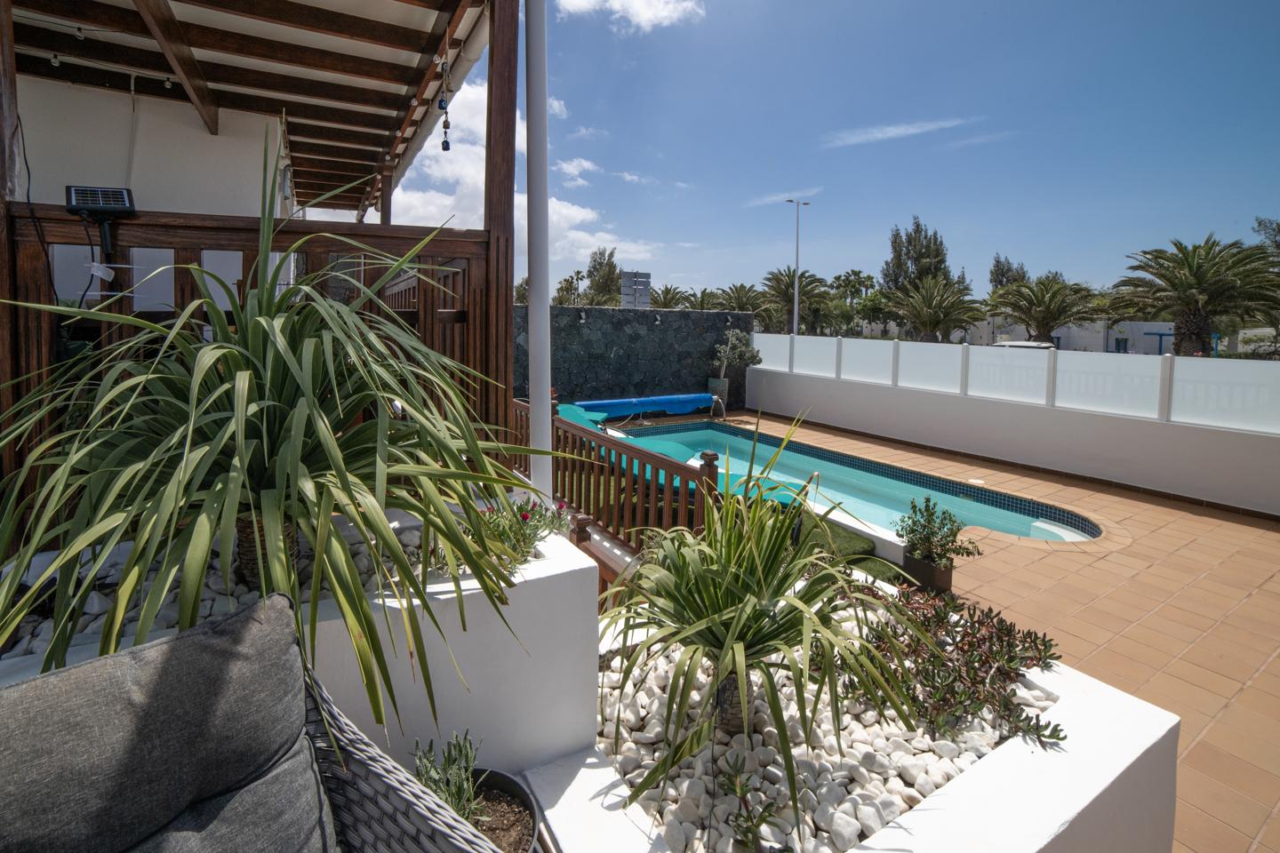 Exceptional 5 Bed Villa with Pool & Beautifully Appointed Interiors
