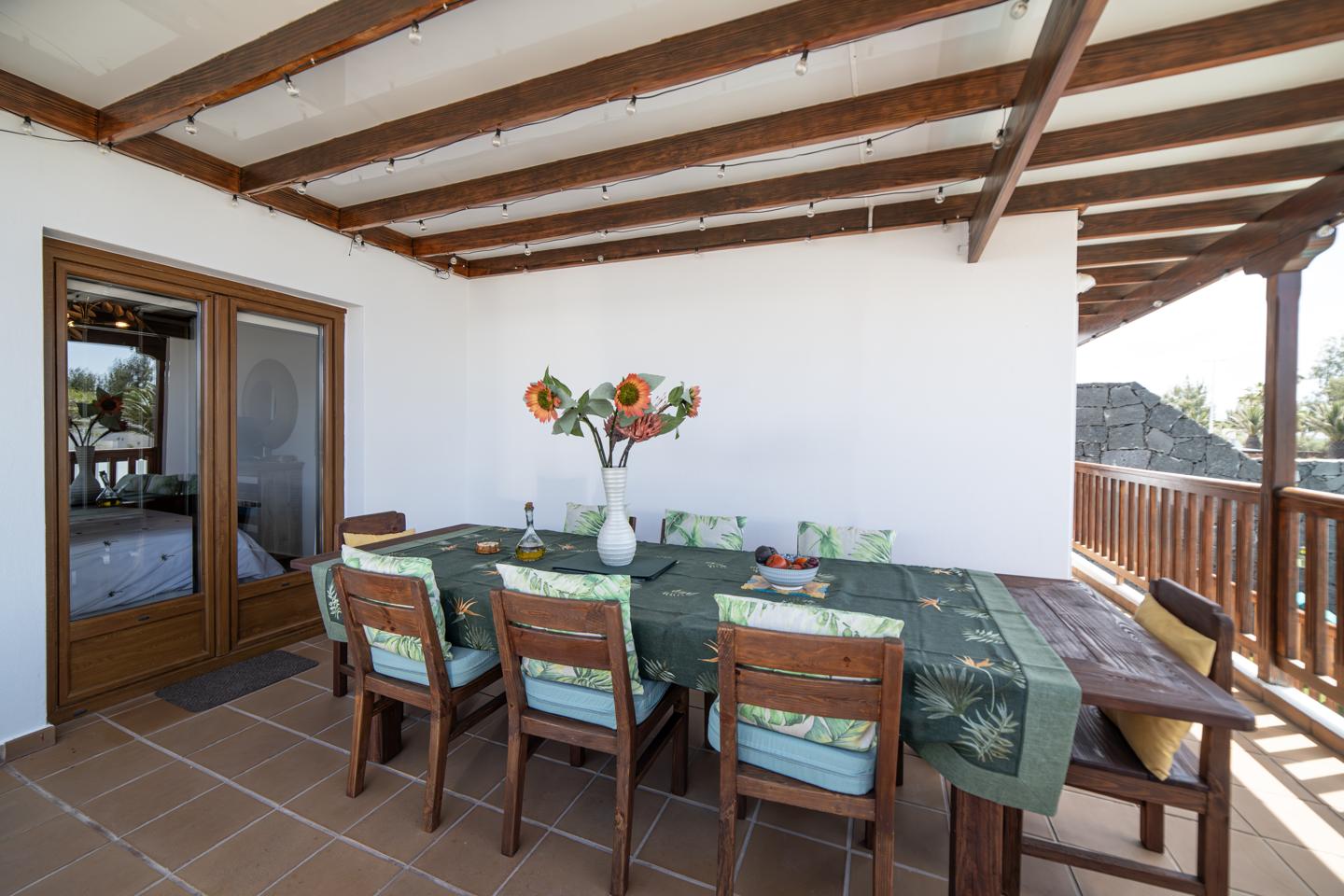 Exceptional 5 Bed Villa with Pool & Beautifully Appointed Interiors