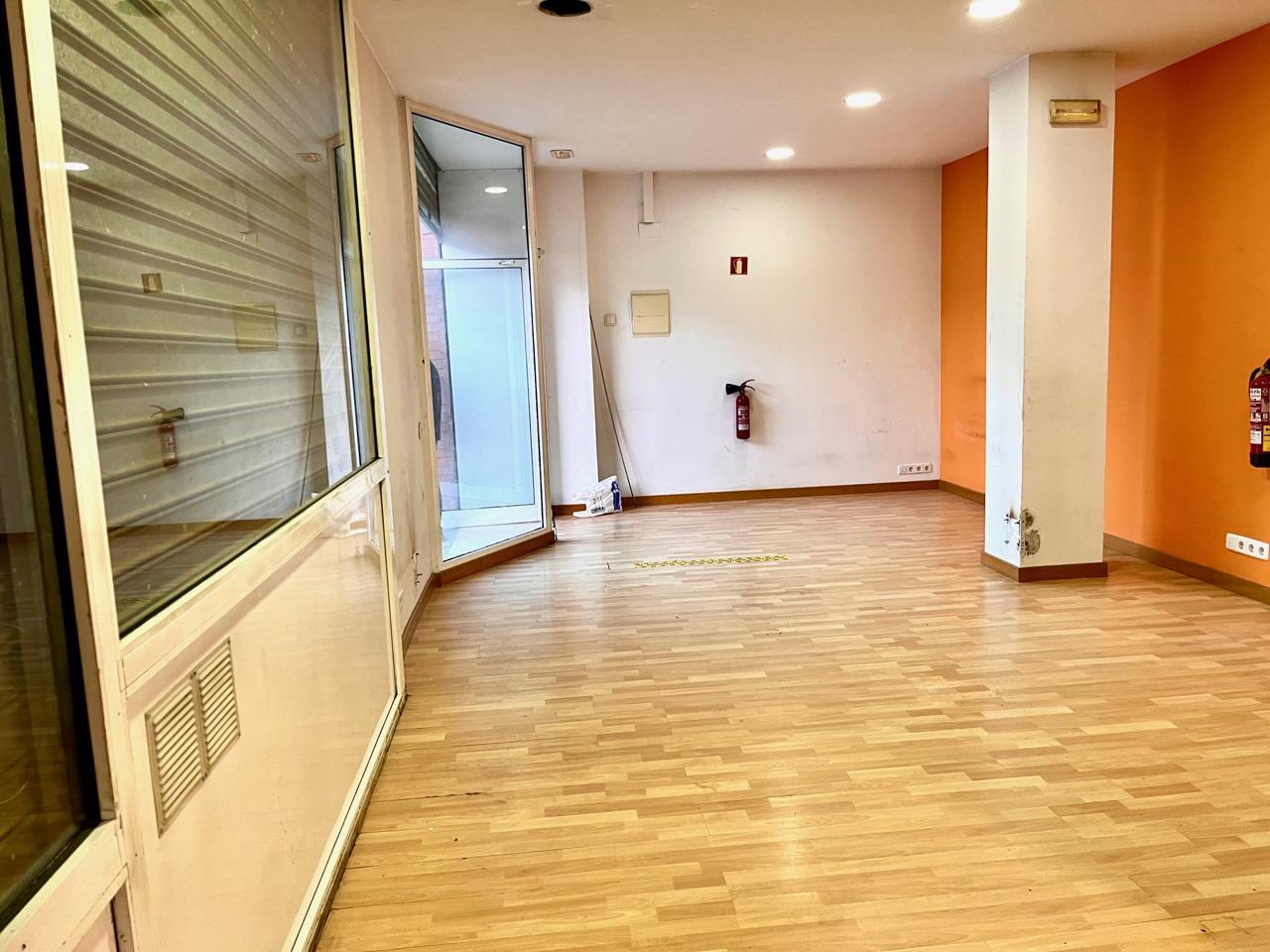Local en AVINGUDA DE L ESTATUT, RUBI, Barcelona de 70 m2