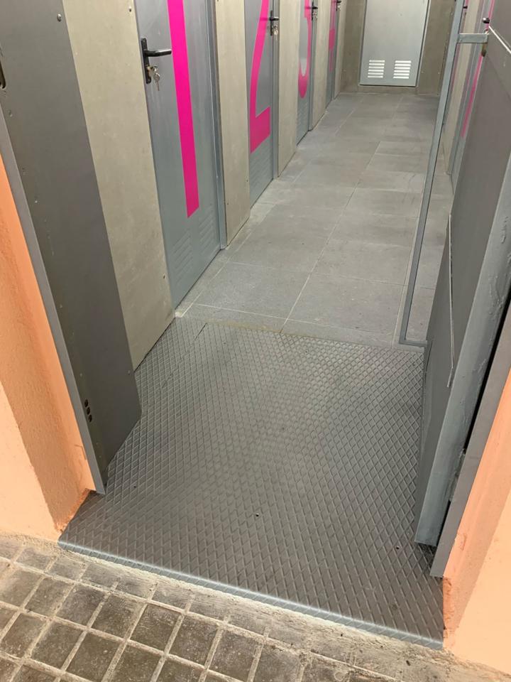 local en montcada-i-reixac · carrer-camelies-08110 117000€