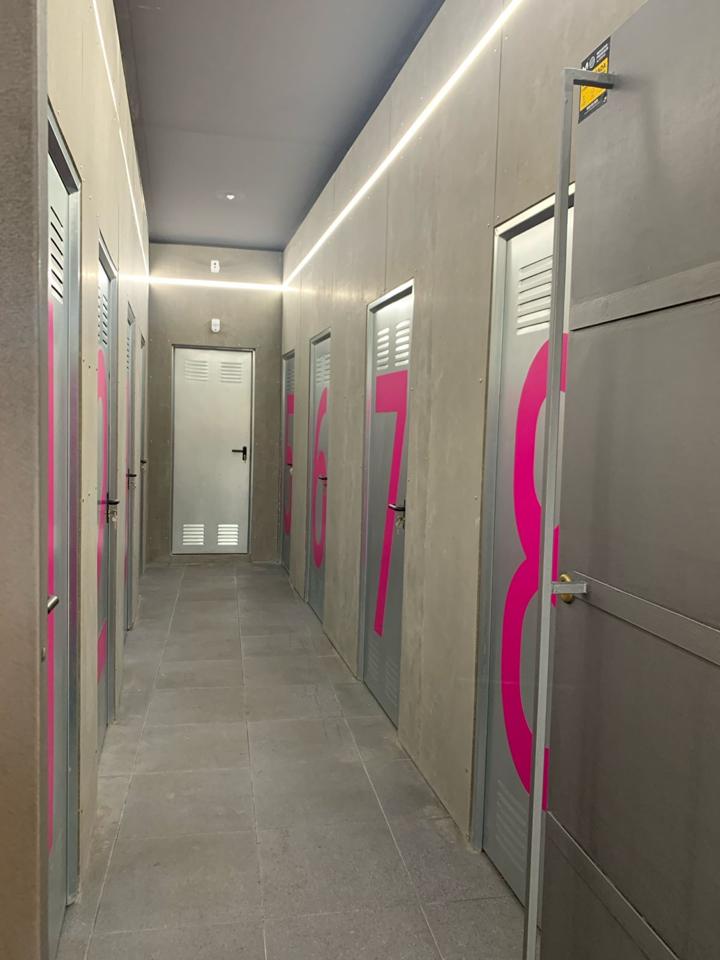 local en montcada-i-reixac · carrer-camelies-08110 117000€