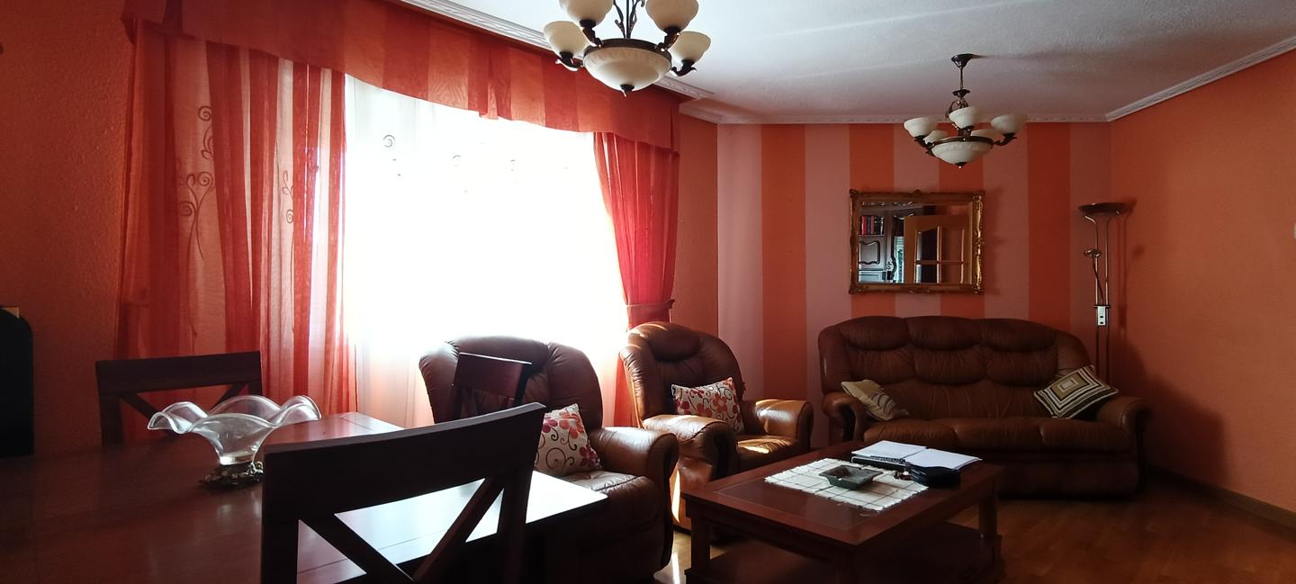 Piso en Calle Miguel Hernández, León, León de 89 m2
