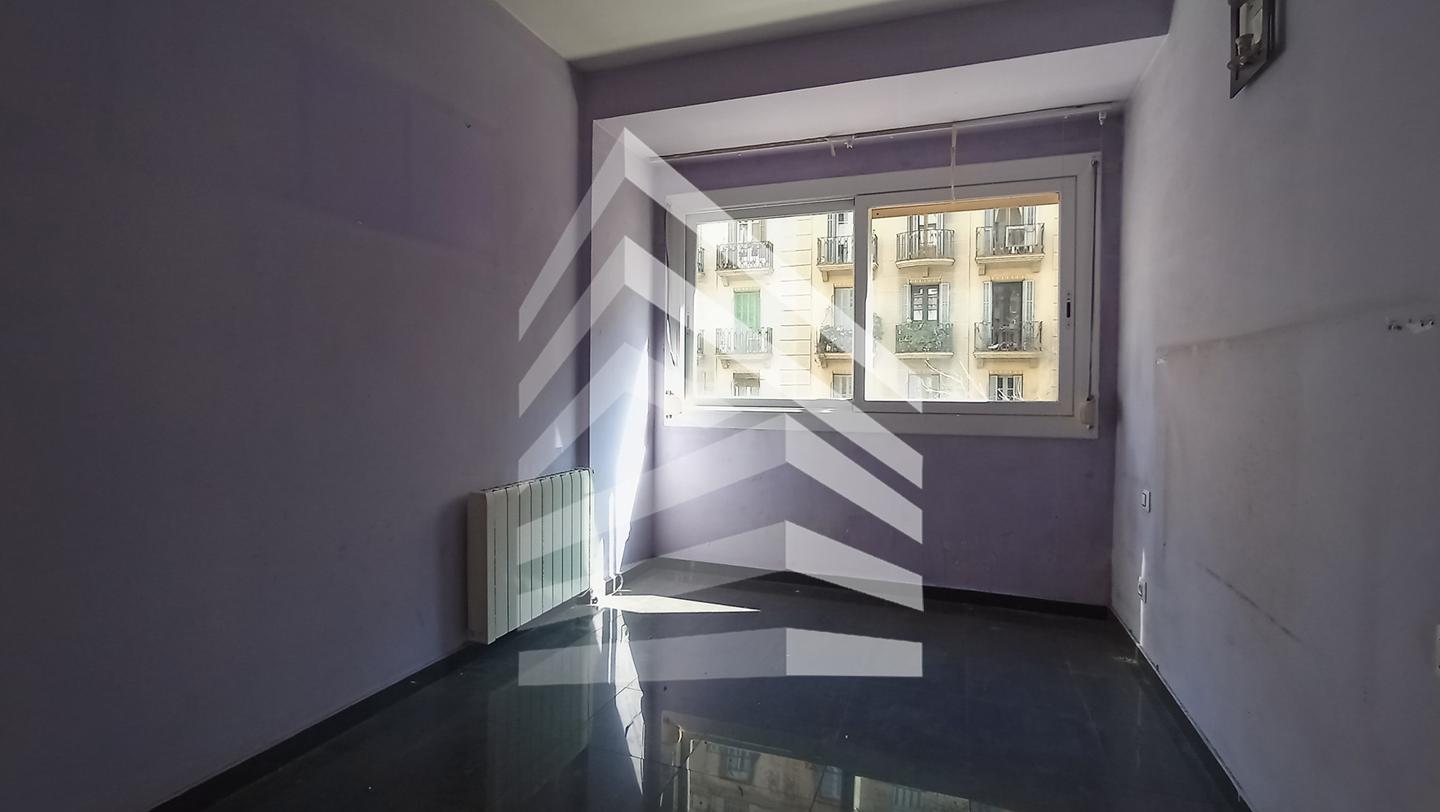 pisos en barcelona · carrer-de-valencia-08015 445050€