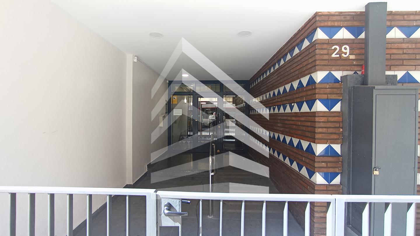 pisos en barcelona · carrer-de-valencia-08015 445050€