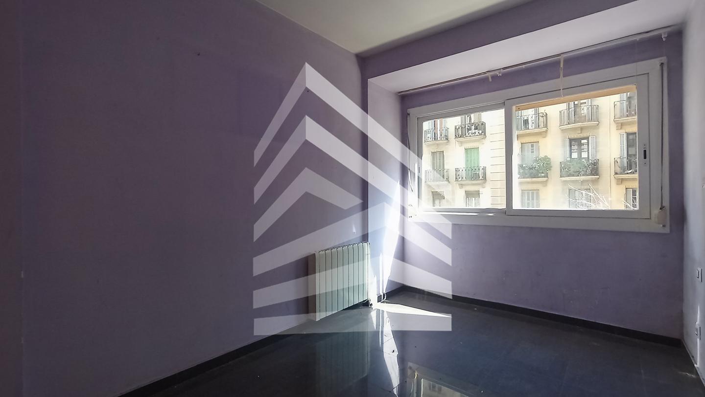 pisos en barcelona · carrer-de-valencia-08015 445050€