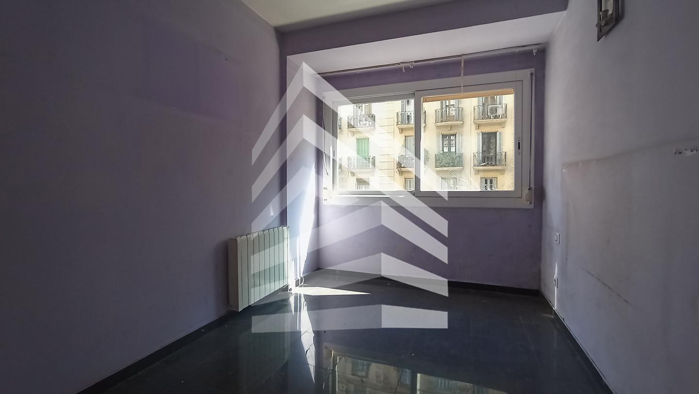 pisos en barcelona · carrer-de-valencia-08015 445050€