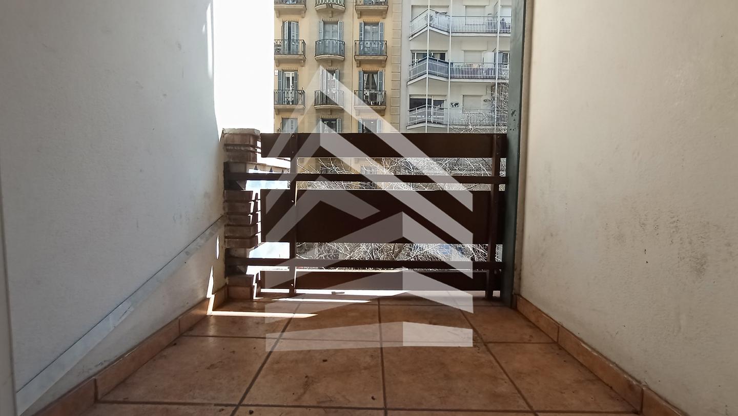 pisos en barcelona · carrer-de-valencia-08015 445050€