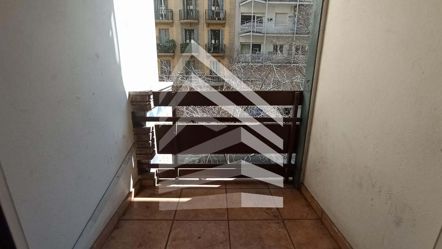 pisos en barcelona · carrer-de-valencia-08015 445050€