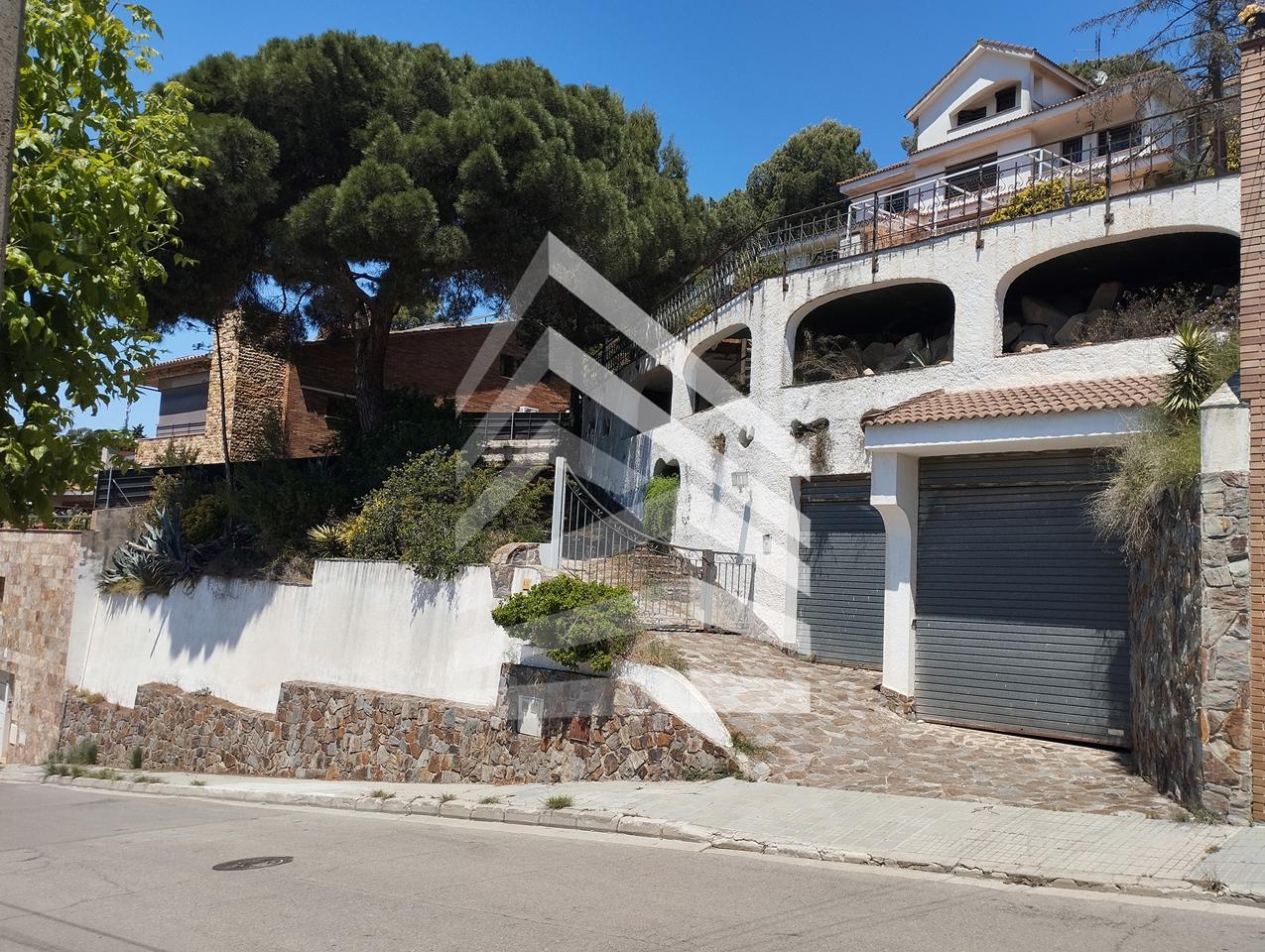 villas en sant-fost-de-campsentelles · carrer-antoni-gaudi-08105 436000€