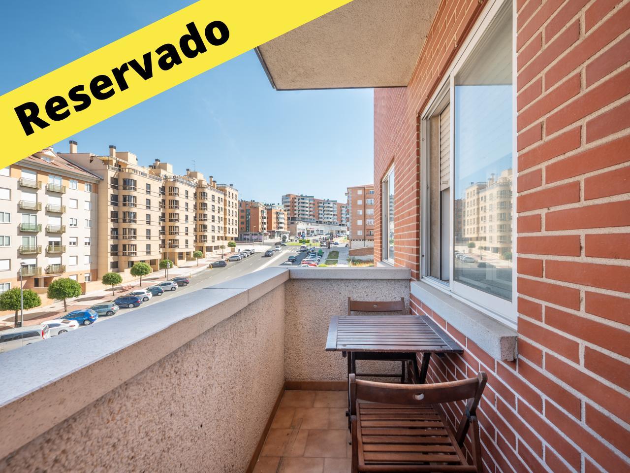 VIVIENDA EXTERIOR CON TERRAZA, GARAJE, TRASTERO Y PISCINA EN EL BARRIO DE LA UNIVERSIDAD