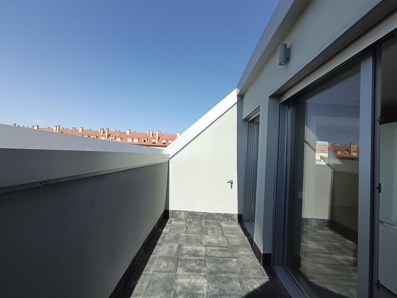 Piso en Calle Luis Rosales, Alcalá de Henares, Madrid de 195 m2