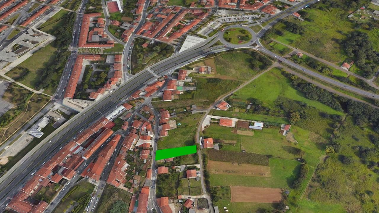 Terreno en Mallou, Santiago de Compostela, A Coruña de 884 m2