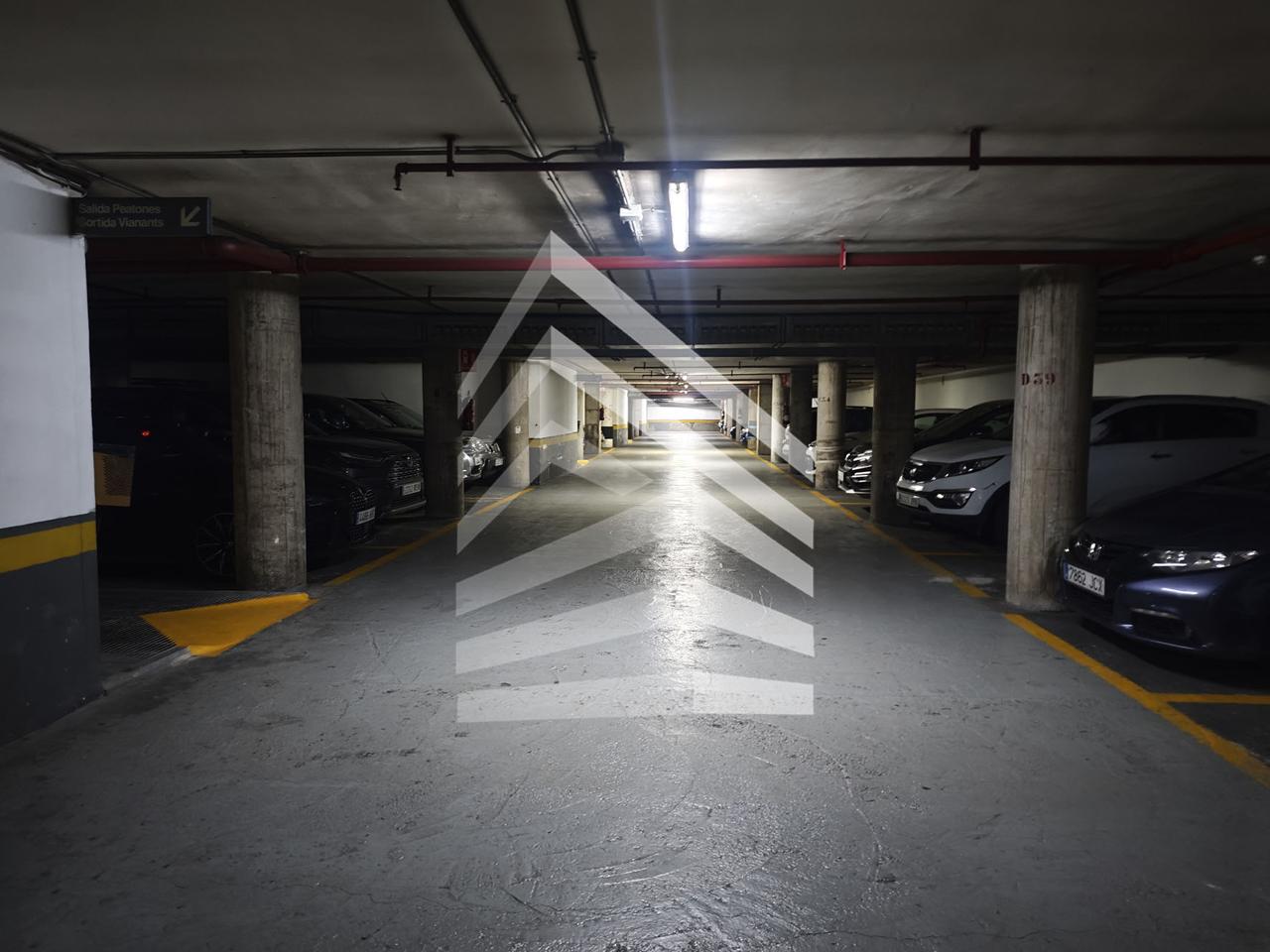 parking en barcelona · les-corts €