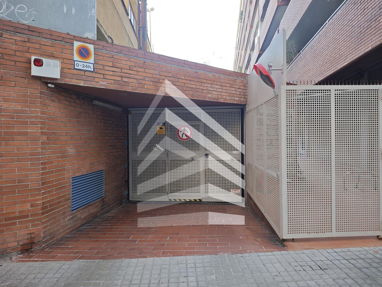 parking en barcelona · les-corts €
