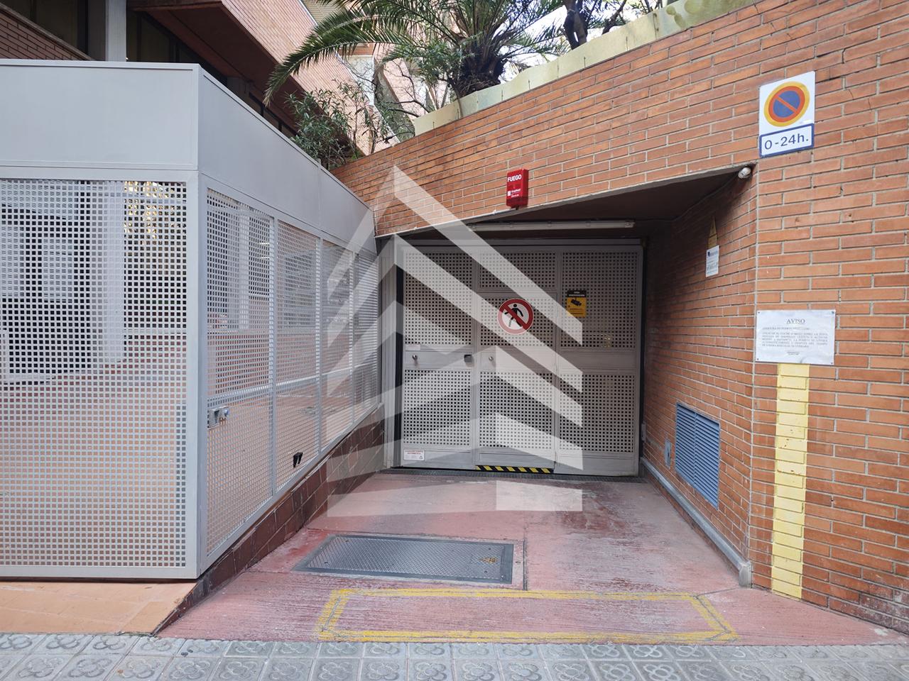 parking en barcelona · les-corts €
