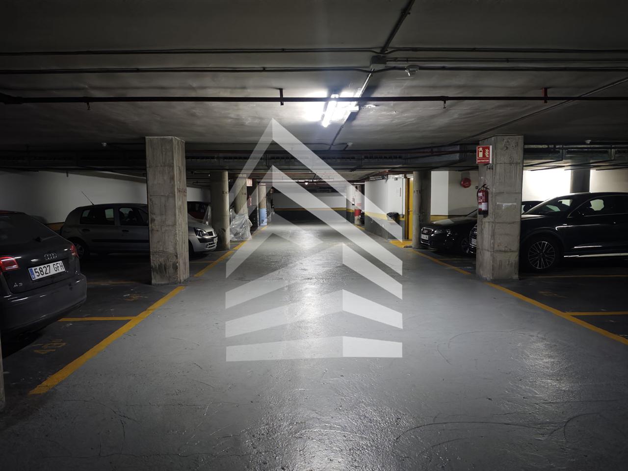 parking en barcelona · les-corts €