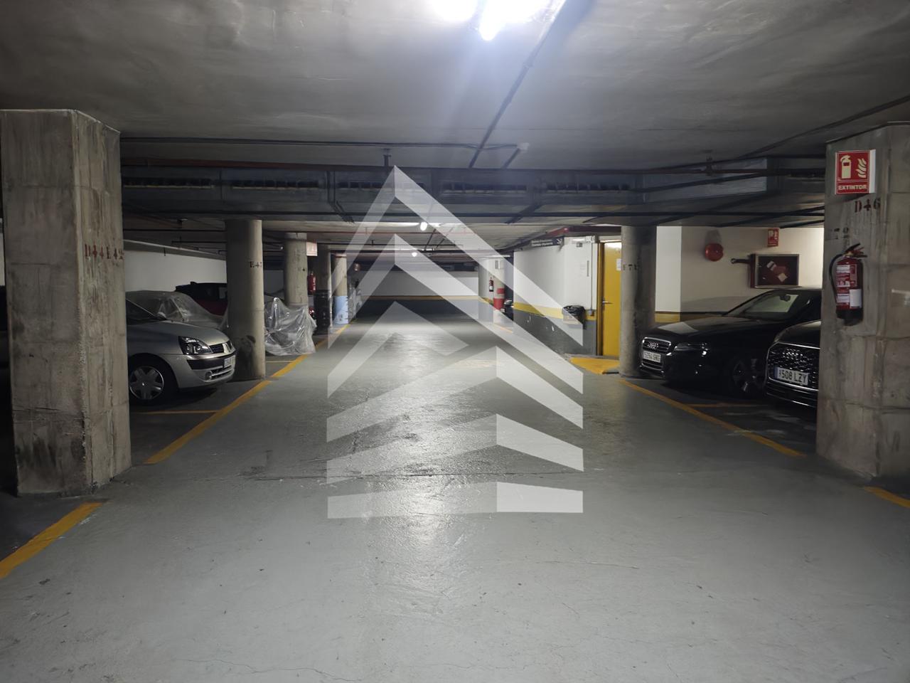 parking en barcelona · les-corts €