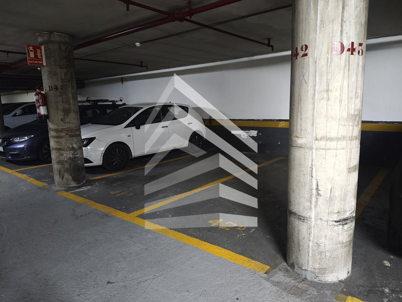 parking en barcelona · les-corts €