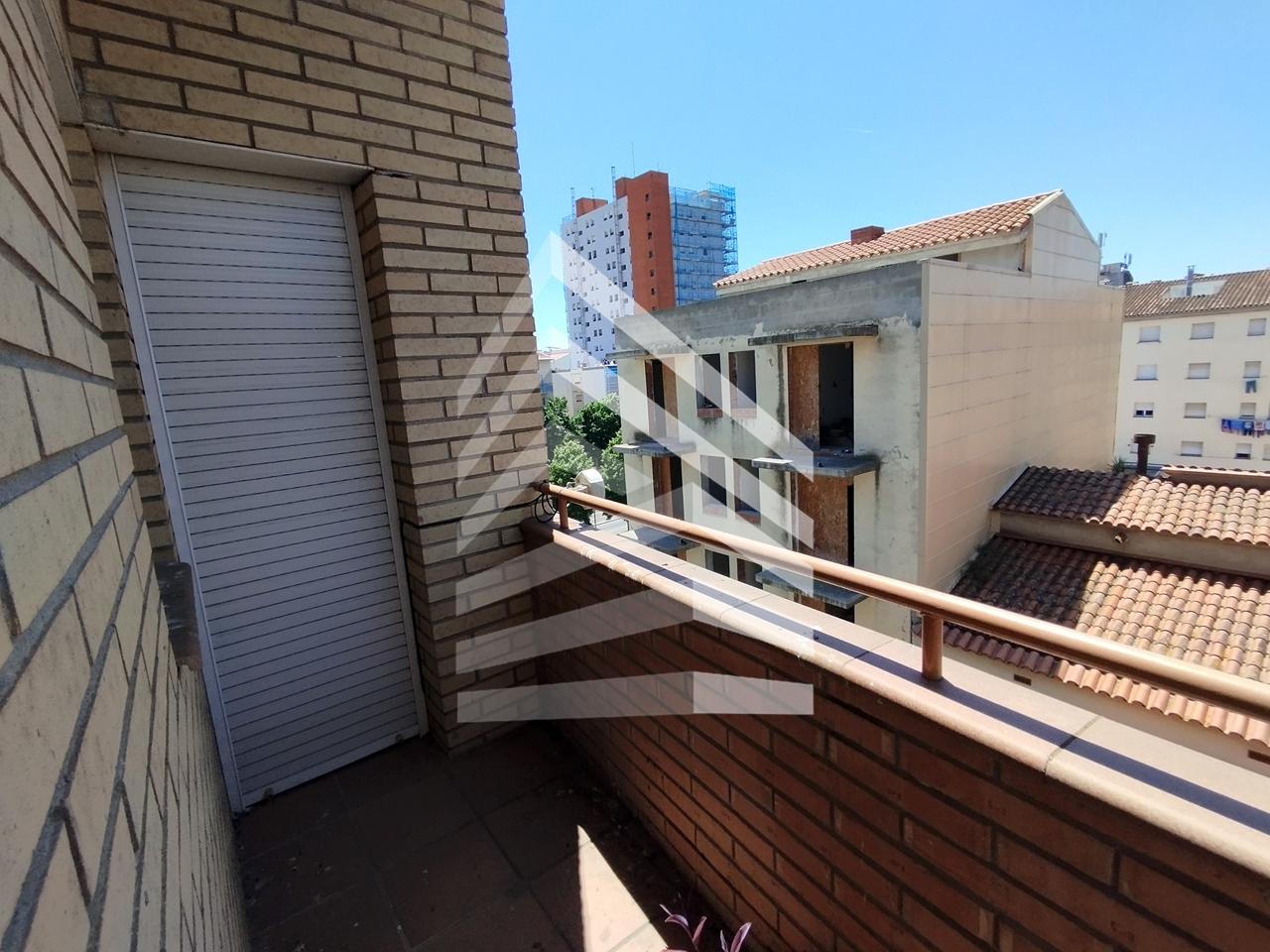pisos en salt · carrer-de-manuel-de-falla-17190 184000€