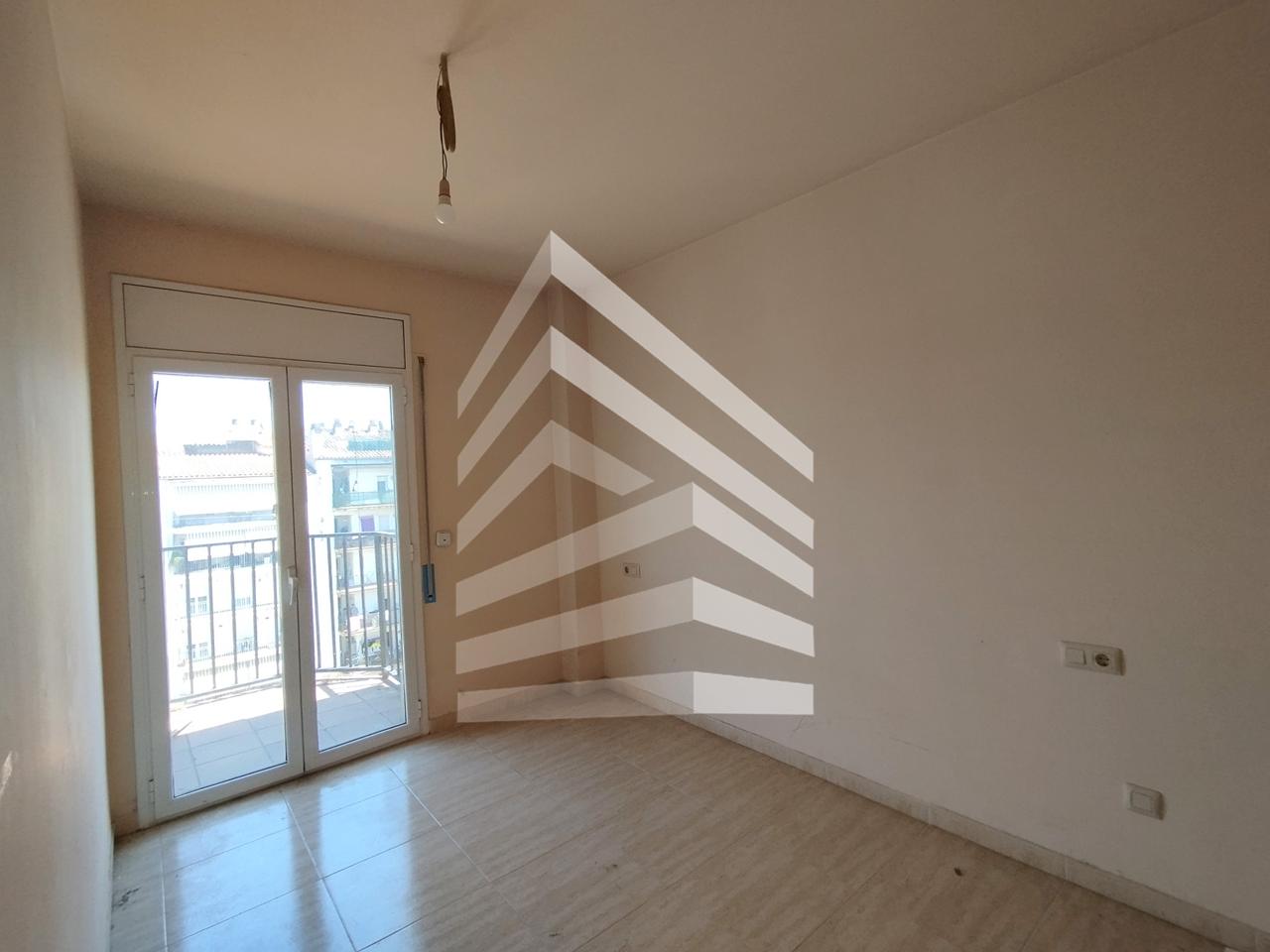 pisos en salt · carrer-de-manuel-de-falla-17190 184000€