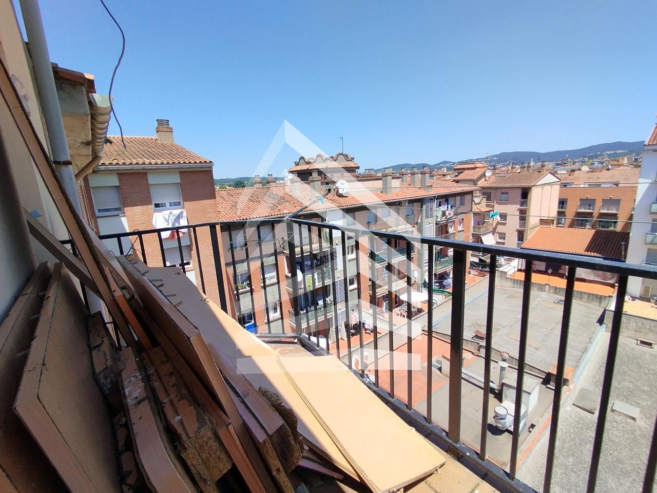 pisos en salt · carrer-de-manuel-de-falla-17190 184000€