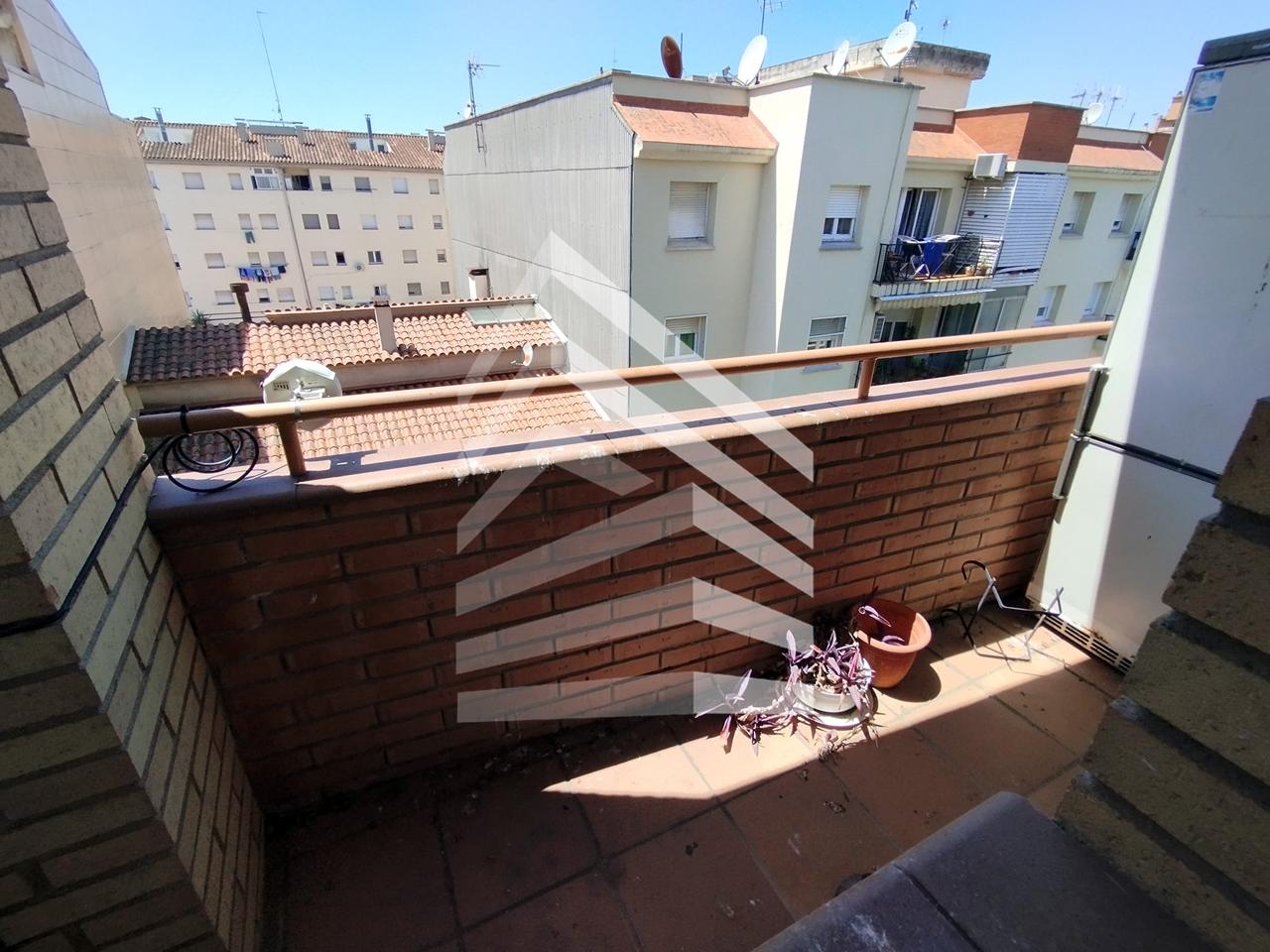 pisos en salt · carrer-de-manuel-de-falla-17190 184000€