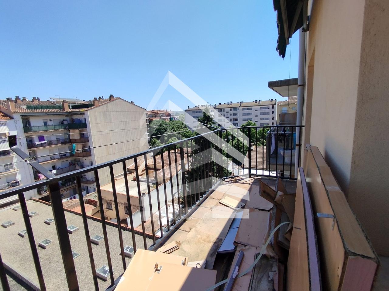 pisos en salt · carrer-de-manuel-de-falla-17190 184000€