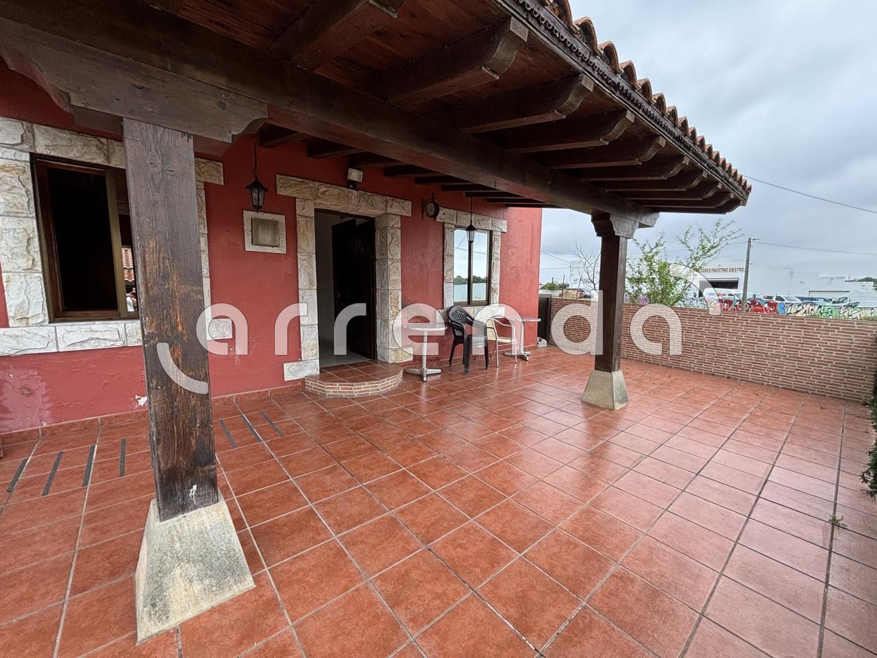 villas en santa-cruz-de-bezana · calle-bezania-39100 325000€