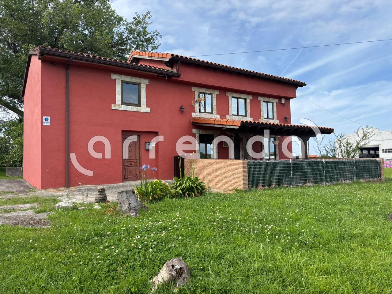 villas en santa-cruz-de-bezana · calle-bezania-39100 325000€