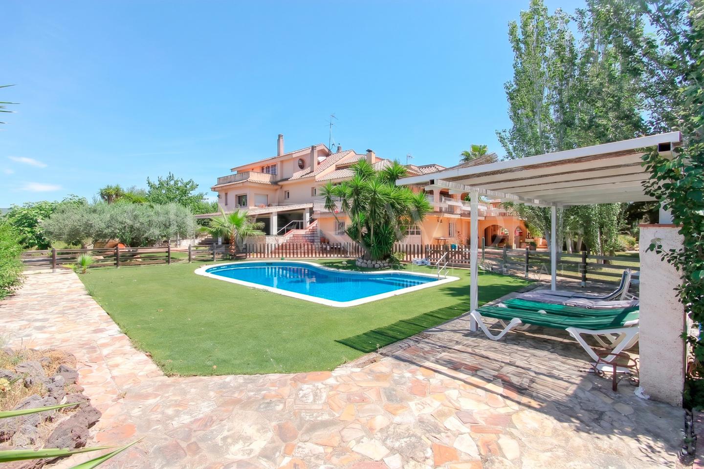 Casa / chalet en Carrer de Ramon Muntaner, Esparreguera, Barcelona de 795 m2